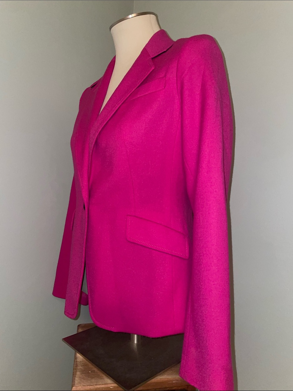 Barbie Pink 99%Wool 1 Button Lined Blazer. Size 4. - Picture 2 of 10